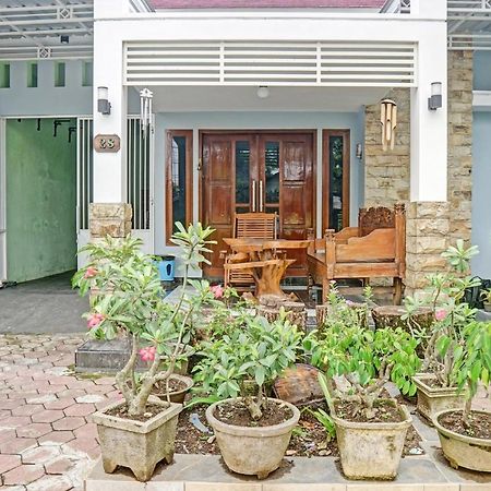Oyo 90729 Sekar Guest House Jembel エクステリア 写真