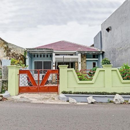 Oyo 90729 Sekar Guest House Jembel エクステリア 写真