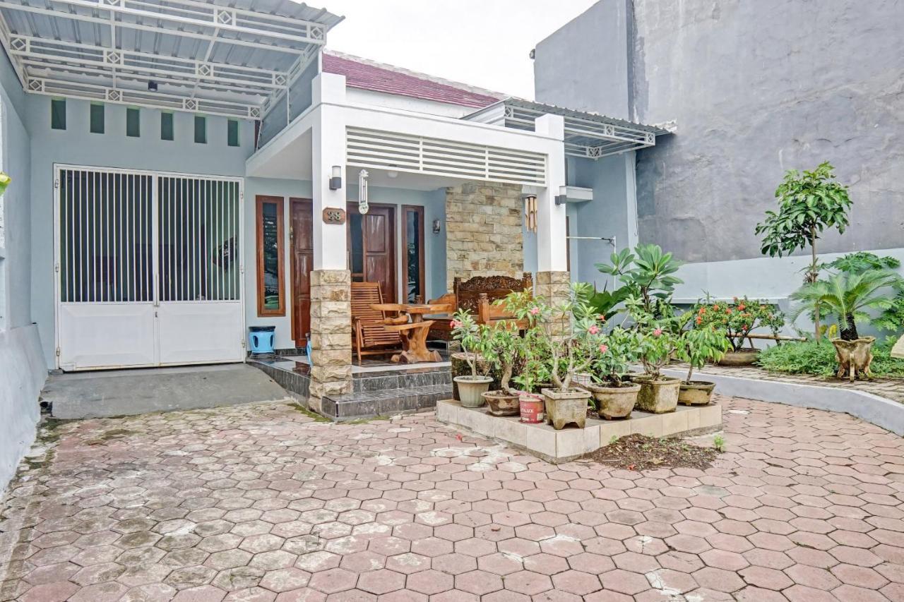 Oyo 90729 Sekar Guest House Jembel エクステリア 写真
