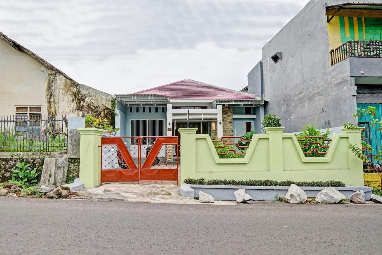 Oyo 90729 Sekar Guest House Jembel エクステリア 写真