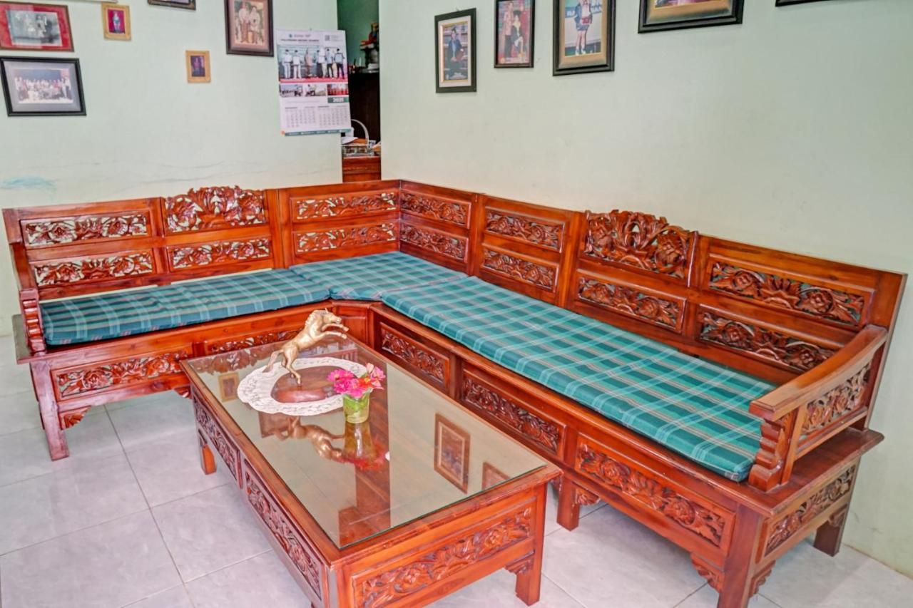 Oyo 90729 Sekar Guest House Jembel エクステリア 写真