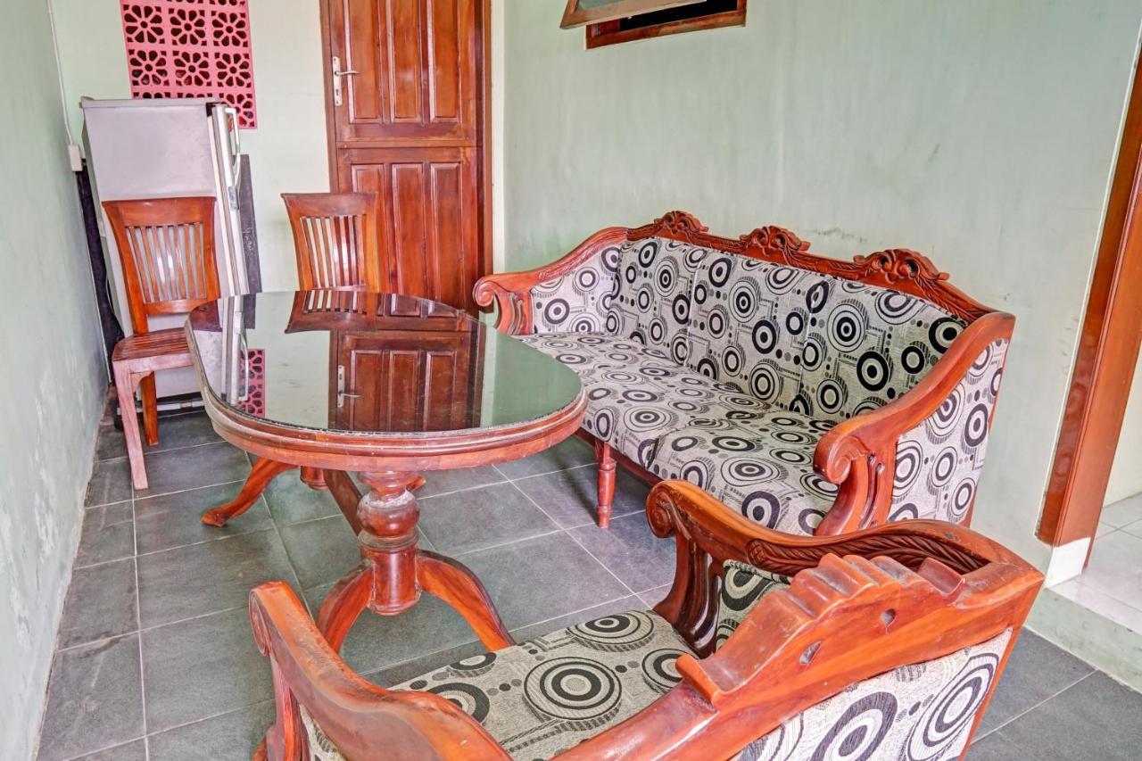 Oyo 90729 Sekar Guest House Jembel エクステリア 写真