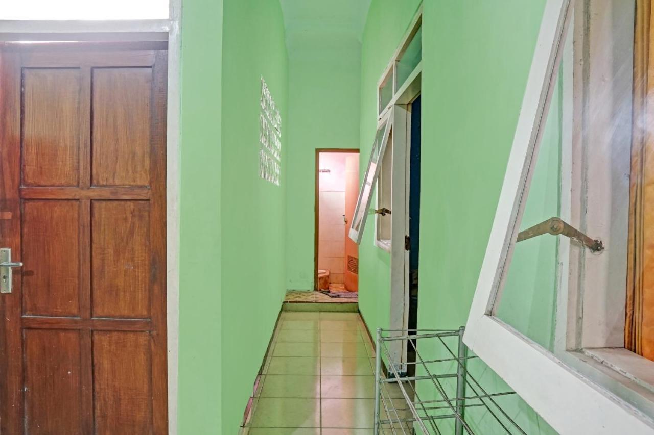 Oyo 90729 Sekar Guest House Jembel エクステリア 写真