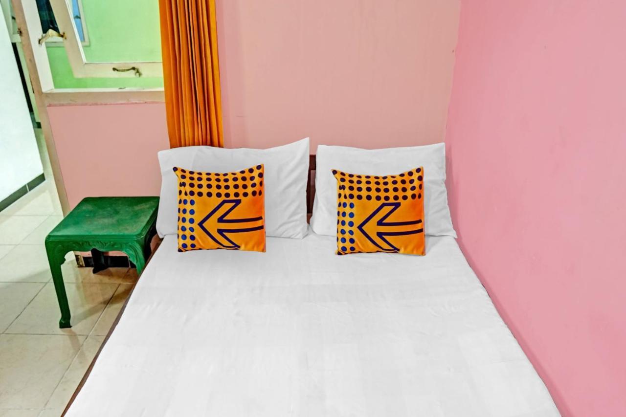 Oyo 90729 Sekar Guest House Jembel エクステリア 写真