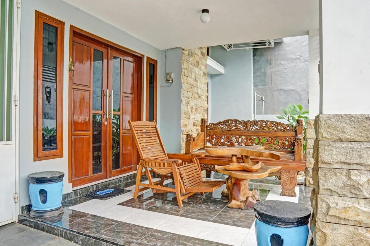 Oyo 90729 Sekar Guest House Jembel エクステリア 写真