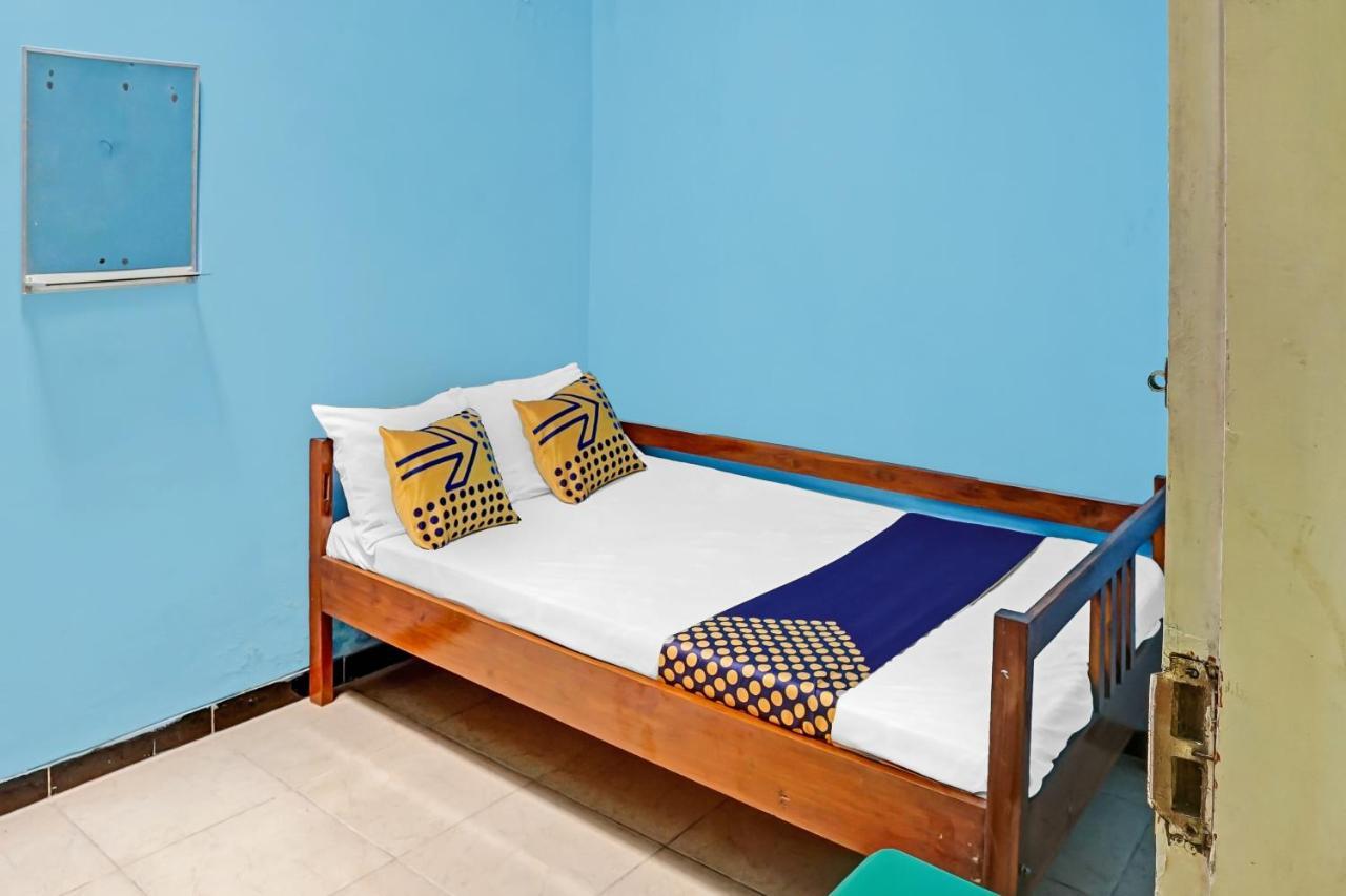 Oyo 90729 Sekar Guest House Jembel エクステリア 写真