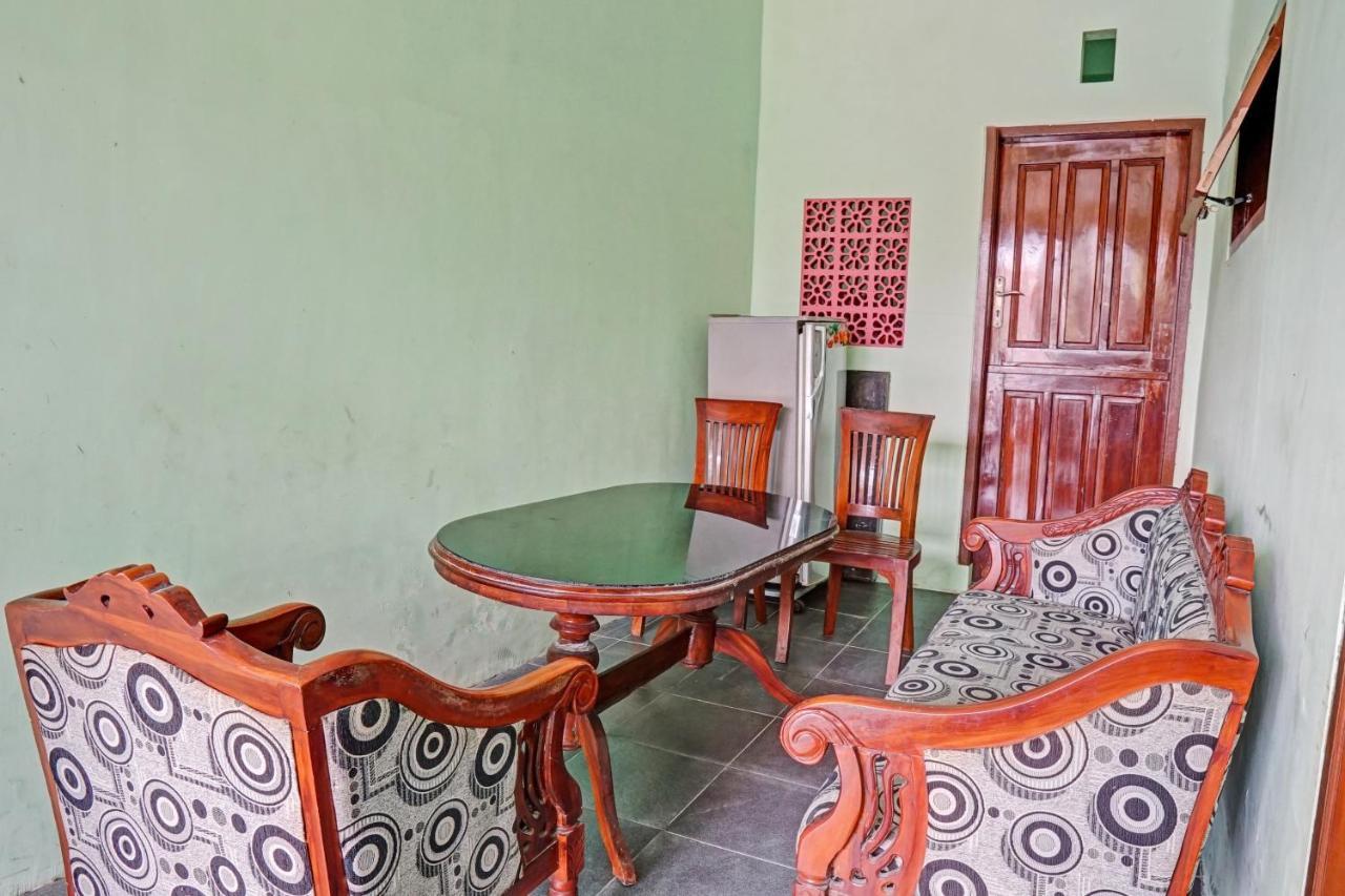 Oyo 90729 Sekar Guest House Jembel エクステリア 写真
