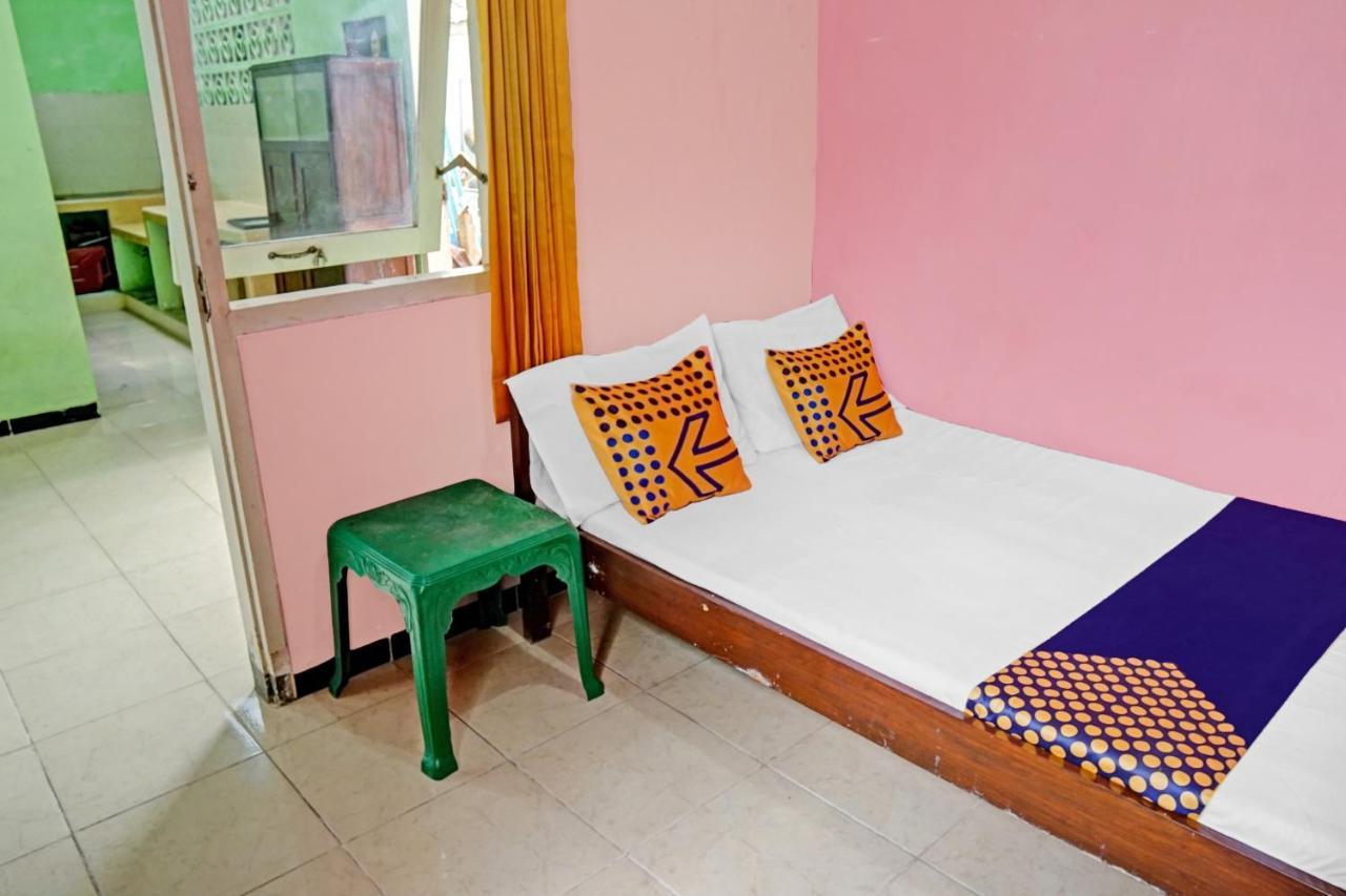 Oyo 90729 Sekar Guest House Jembel エクステリア 写真
